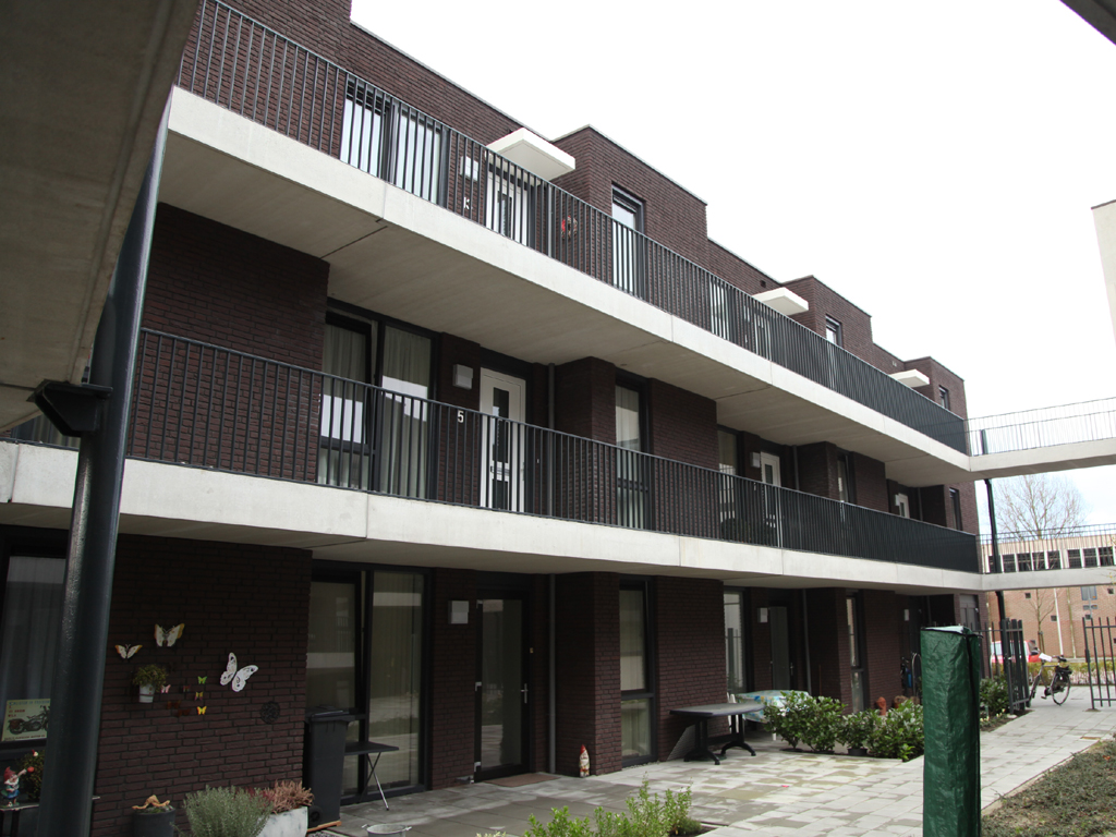 free-sector-houses for rent on IJplein 14