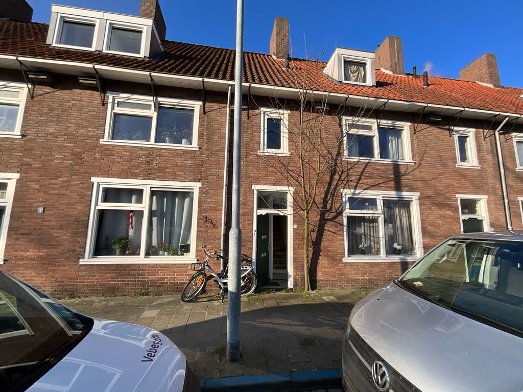 free-sector-houses for rent on De Ruyterstraat 34 BV